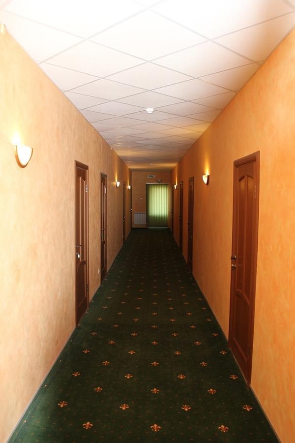 Turli Inn Maladzečna Esterno foto